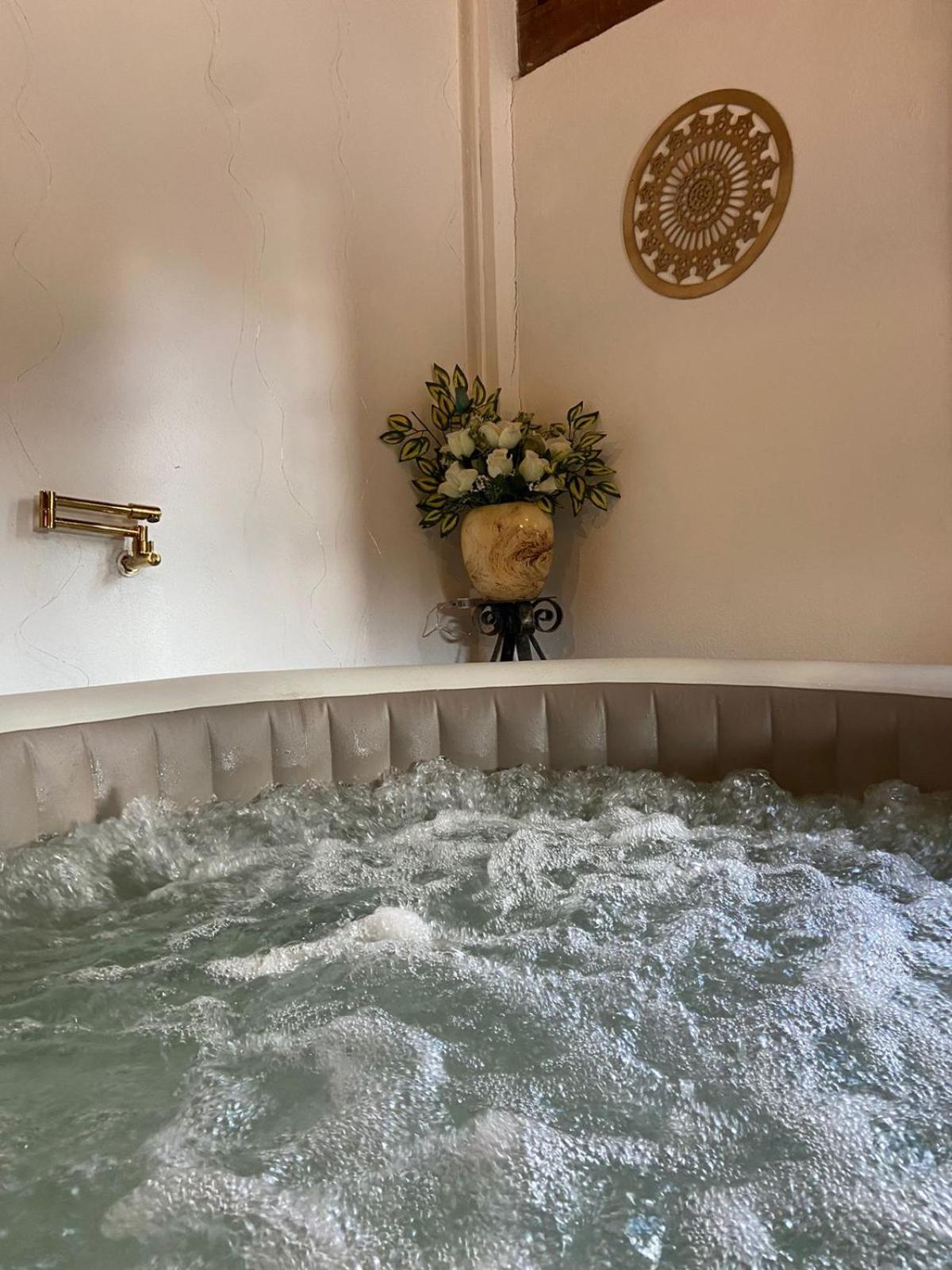 Cabana Com Jacuzzi Em Guararema Eksteriør billede