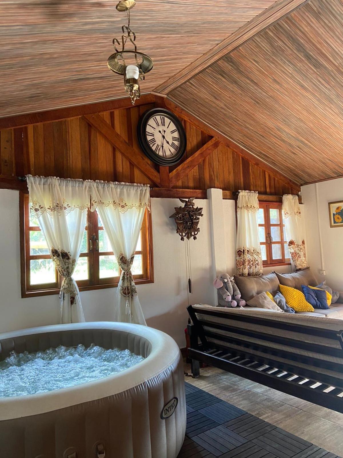 Cabana Com Jacuzzi Em Guararema Eksteriør billede