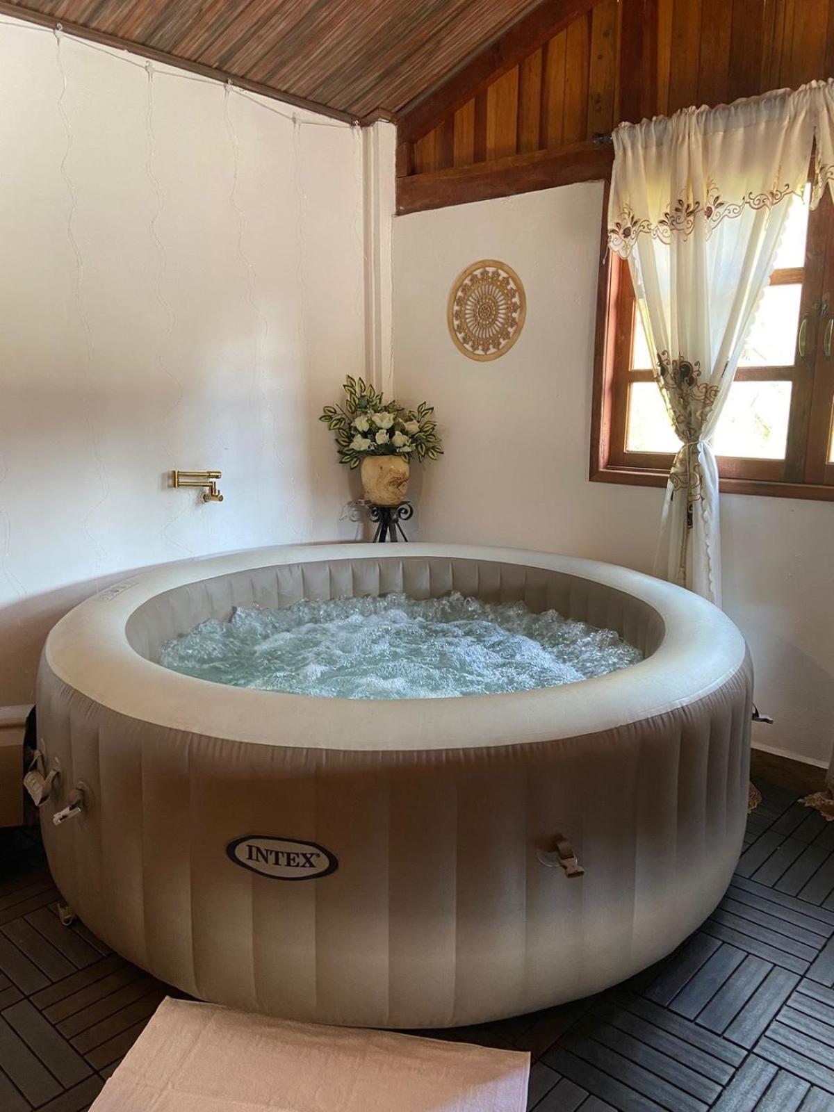 Cabana Com Jacuzzi Em Guararema Eksteriør billede